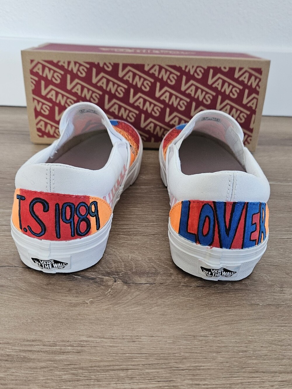 Taylor Swift Hand Crafted Shoes Men's Size 9 - Picture 5 of 11